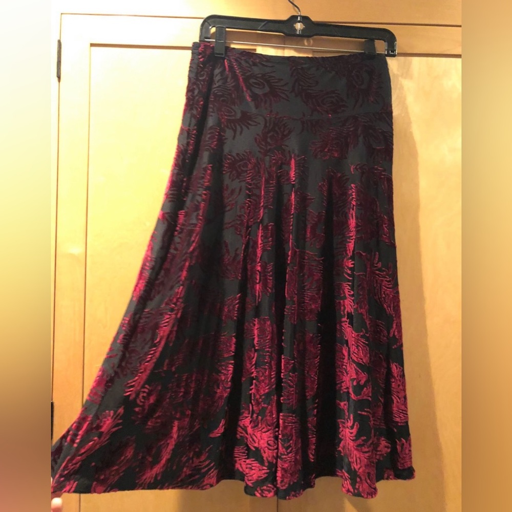 Unique East 5th Black and Red Midi Skirt ❤️🖤
